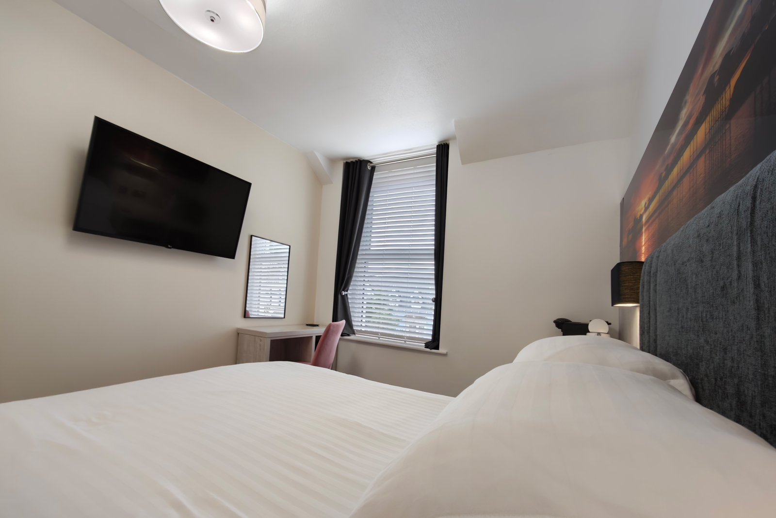 Room 10 — Deluxe Orme Double