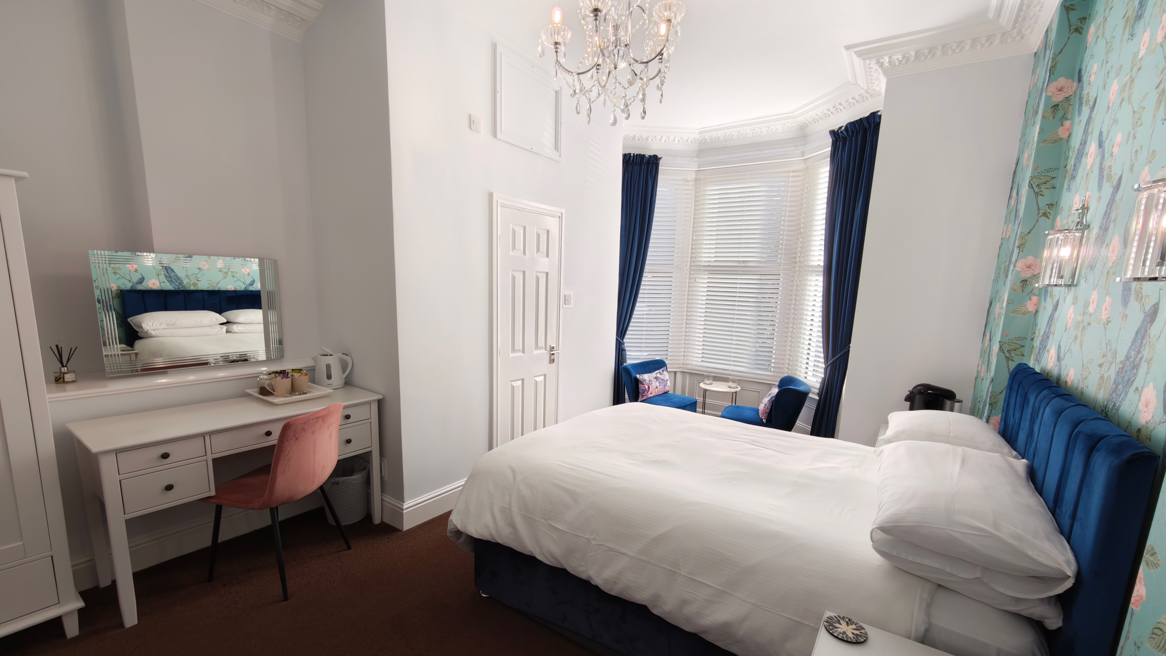Room 3 — Front-Facing Deluxe King