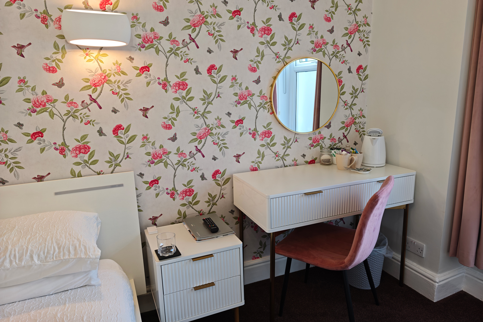 Room 6 — King Room