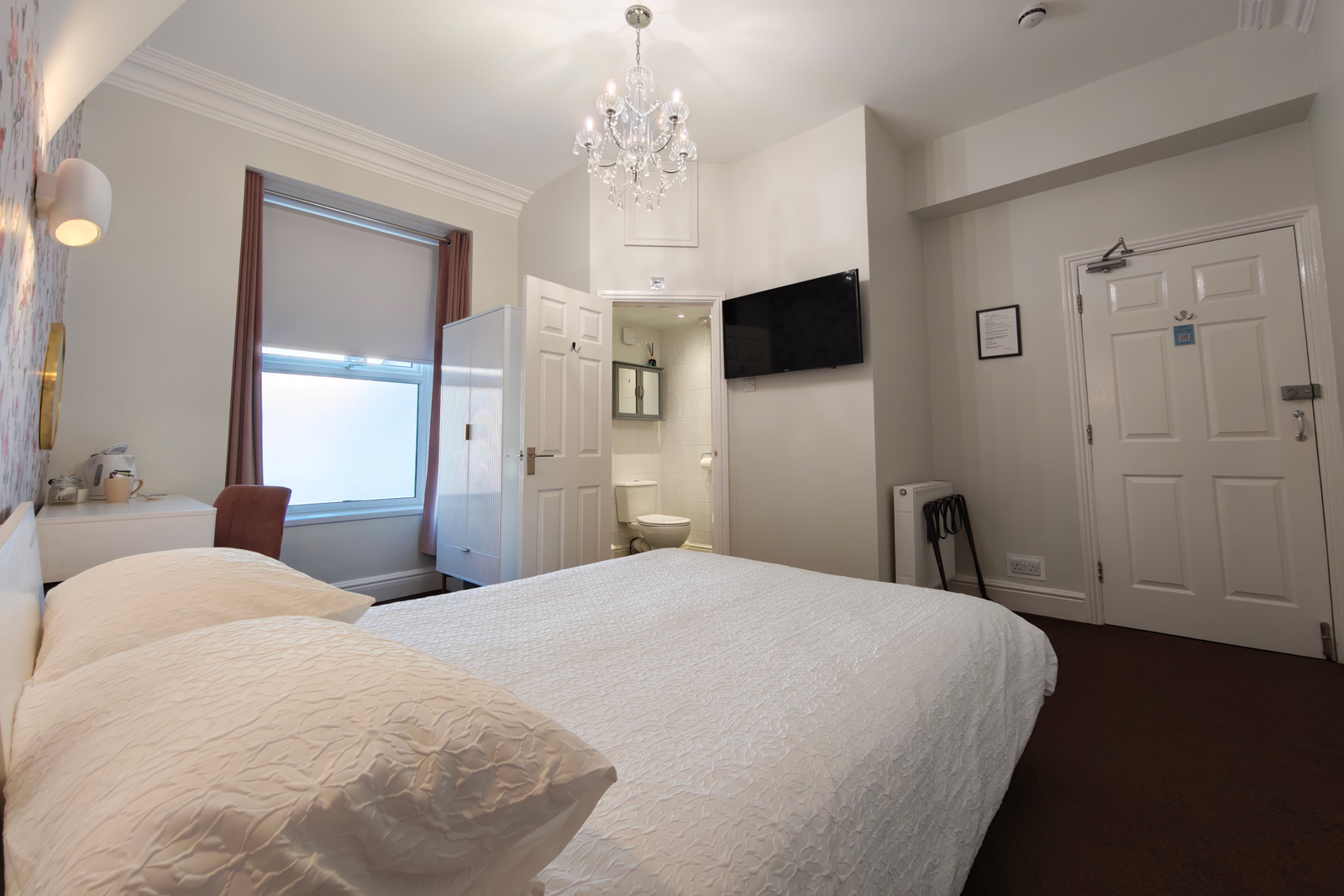 Room 6 — King Room