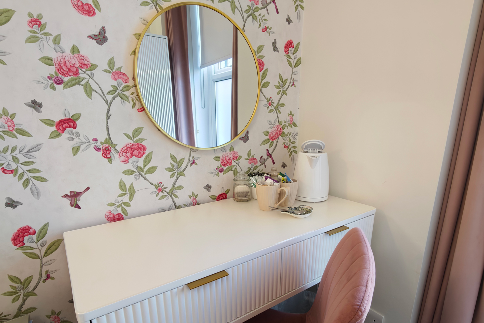 Room 6 — King Room